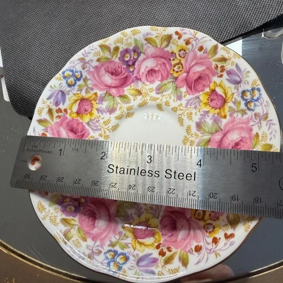 Royal Albert SERENA Tea Cup and Saucer, Vintage English Bone China, Floral Roses - Picture 4 of 10